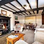 Finest Retreats - Town Head In