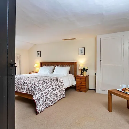 Finest Retreats - Town Head In *